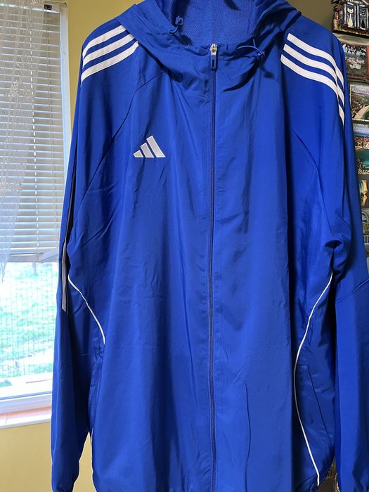 Чисто ново яке Adidas