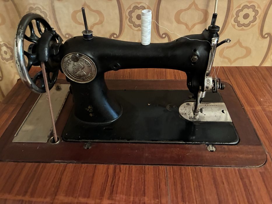 Masina cusut veche fabrik marke