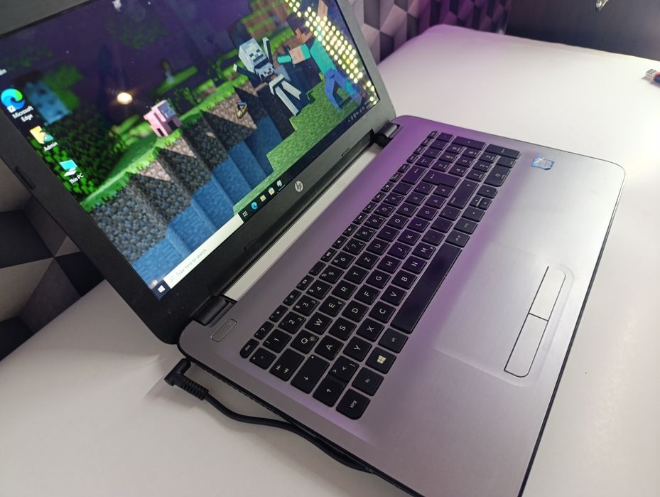 Laptop mid gaming hp 15.6 Intel i5 7200 video ATI r5 m330 2gb