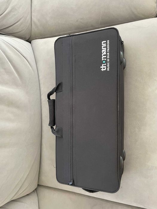 Vand saxofon alto Thomann TAS 150 - folosit cateva luni