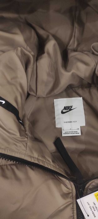 НОВО Пухено яке Nike Therma fit размер S