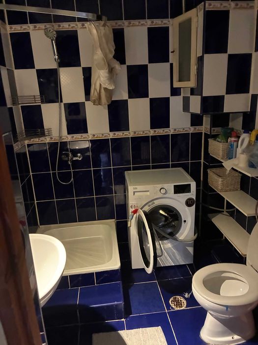Casa cu 4 camere si depozit