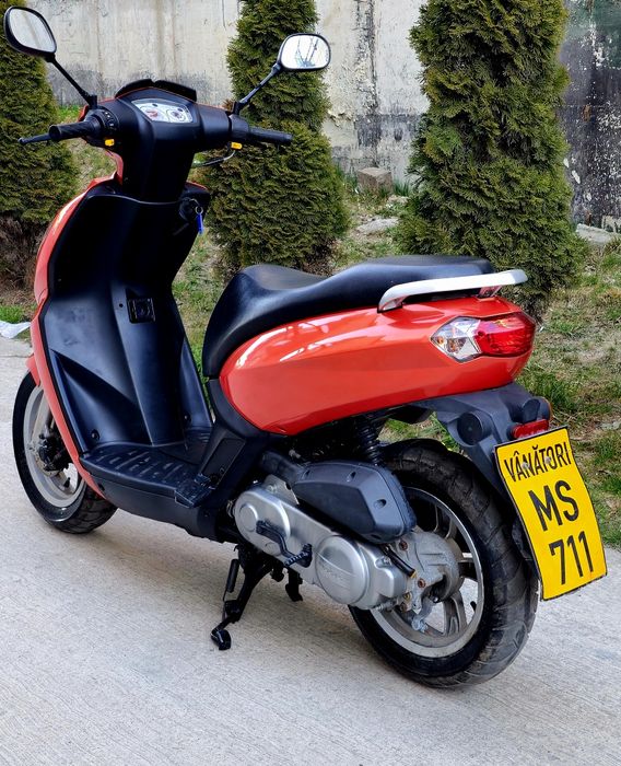 Vând Peugeot Kisbee 50 cmc Înmatriculat  Pornire la buton și la pedală