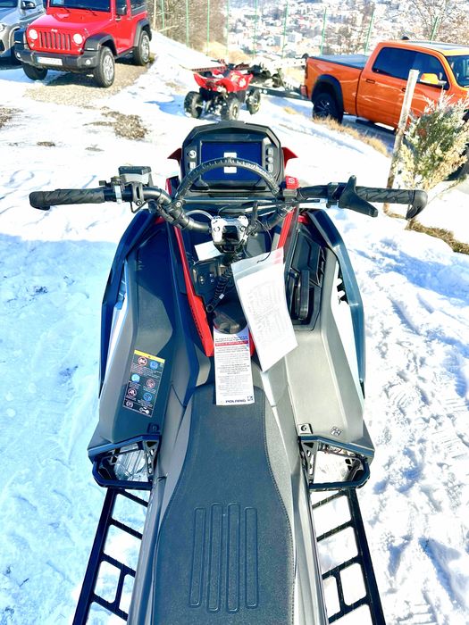 Snowmobil Polaris 9R an 2025  Power Dome Ambreiaj Evacuare Competition