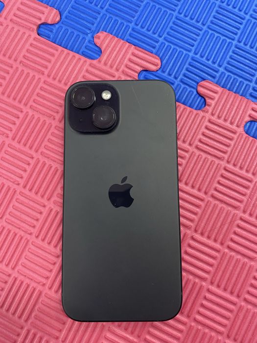 iPhone 15, 256 ГБ, аккумулятор 90%