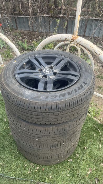 Продаю комплект резины от ваз