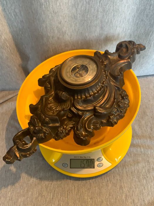 стар масивен бронзов барометър