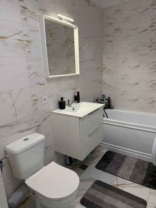 Închiriez ap. 2 camere Bucureștii Noi - cu parcare