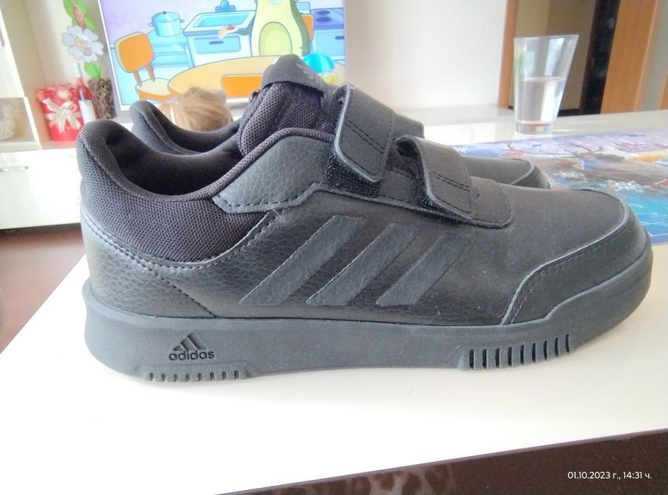 Маратонки Адидас Нови