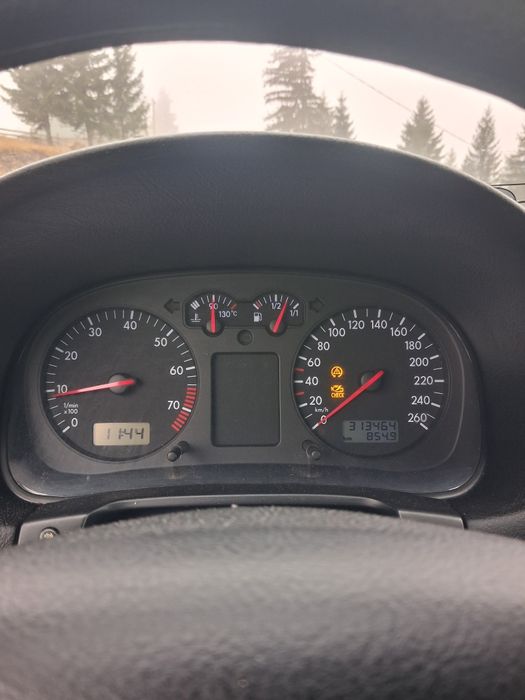 Vand golf 4 1.6 benzina