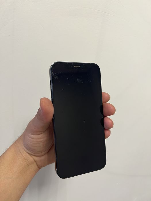 Продам Iphone 12