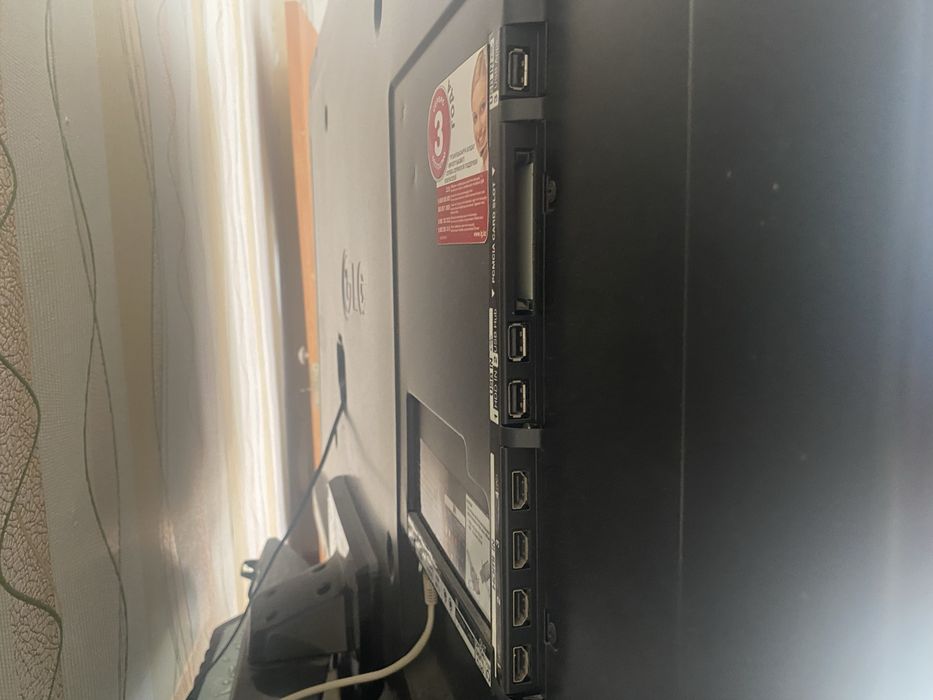 Телевизор LG smart 55 диагональ  140 см