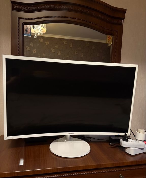 Монитор samsung 32 диагональ  60 герц