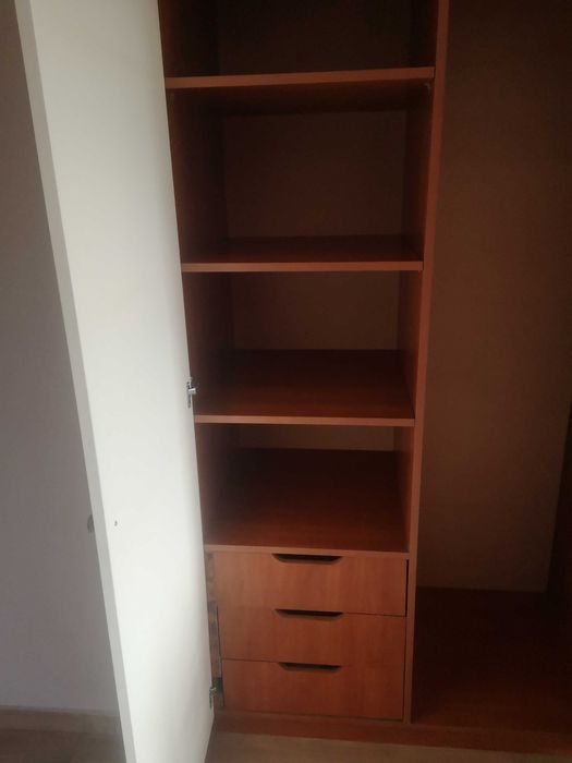 Двукрилен гардероб