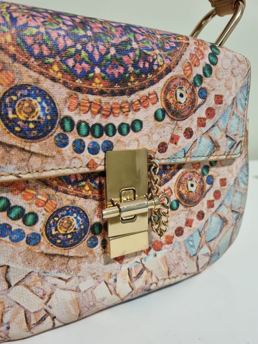 Цветна парти чата