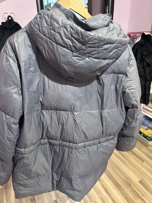 Палто с асиметрично закопчаване,като ново , с качулка