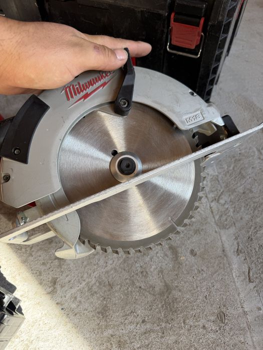 Milwaukee M18BLCS66 безчетков циркуляр