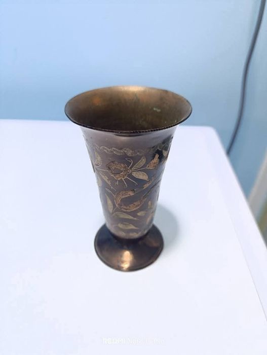 Бронзова вазичка
Цена 18 лв