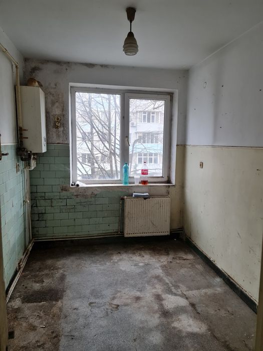 Apartament 3 camere semidecomandat