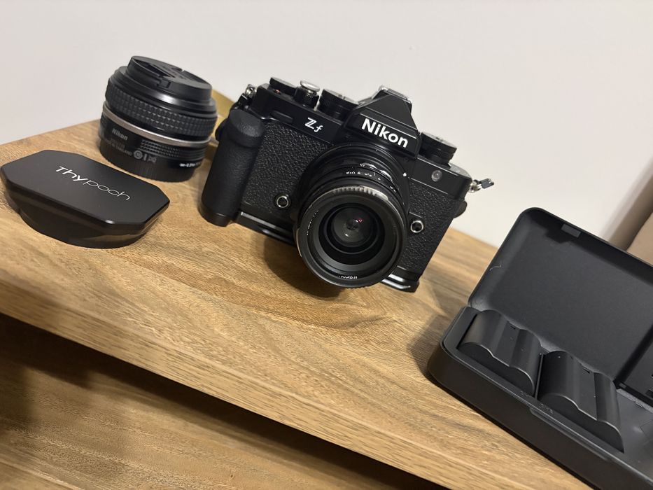 Nikon ZF kit cu lentila 40mm f2.0, multe accesorii premium