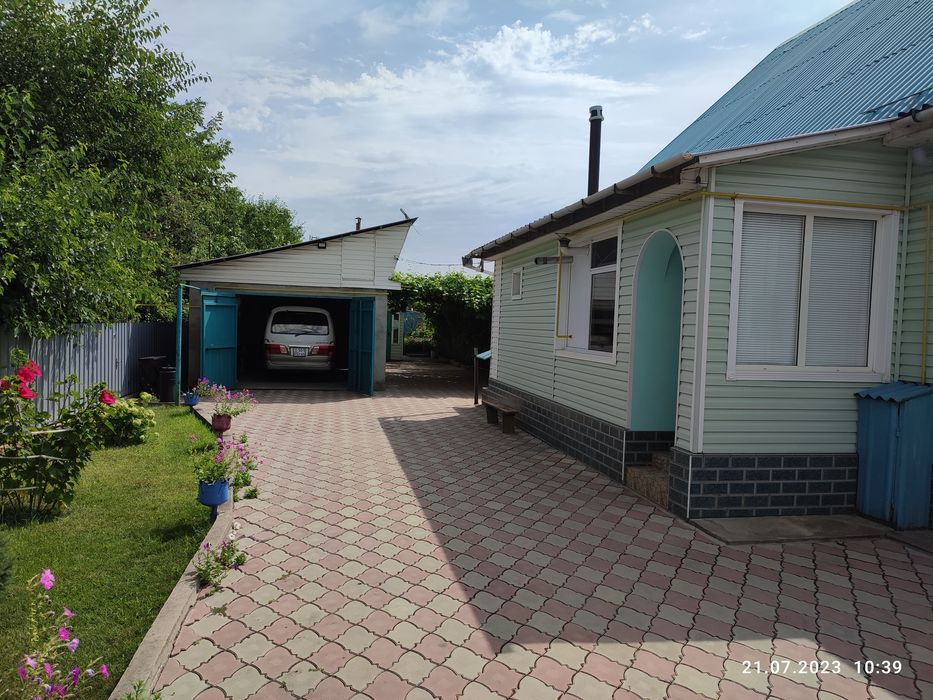 Отдельно стоящий дом в пригороде