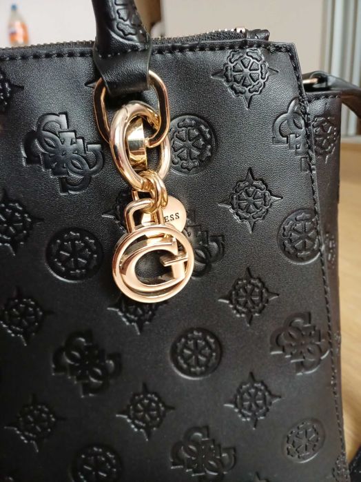 Дамска чанта Guess