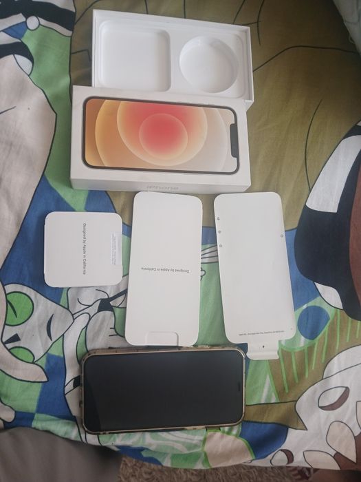 Айфон 12, акб 79, в ремонте не был