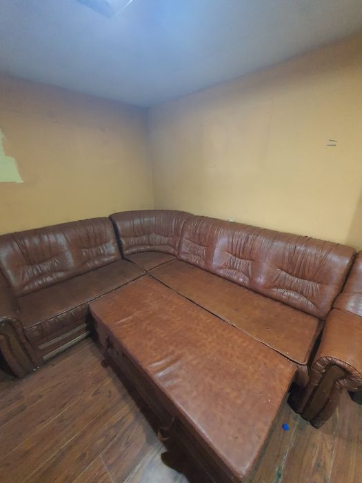 Кожен разтегателен диван