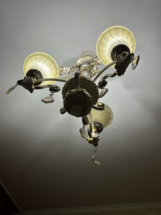 Продается люстра