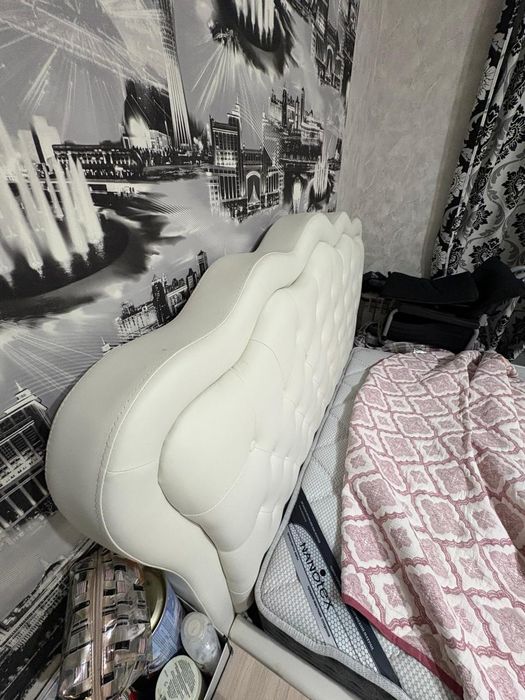 Продаётся кровать 1,5