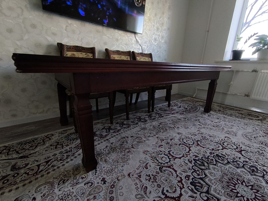 Стол со стульями