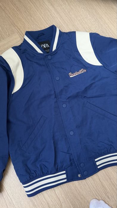 Весенний бомбер зара