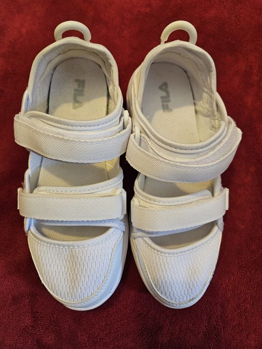 Vand adidas deschis in fata Fila