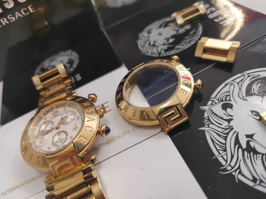 Луксозен часовник VERSACE 68С - Хронограф, позлата, сапфири, 40 мм