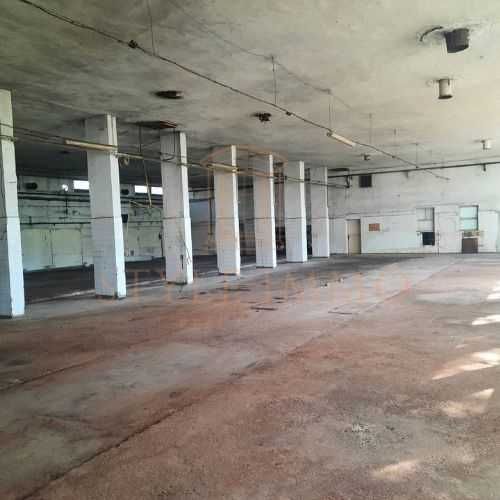 Дава се под наем Промишлена сграда в Ботевград - 1540 кв.м за 1963.5 € - Снимка #5