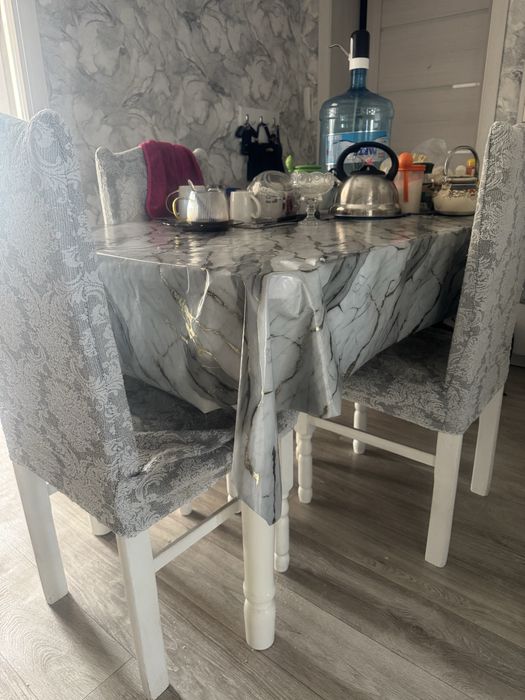 Стол со стульями