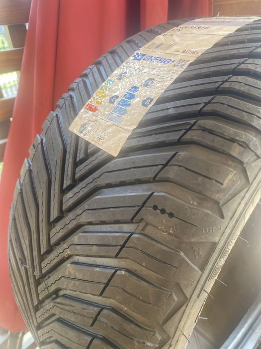 Vind set anvelope michelin dot 2023 si 2024 dim 225 40 18 fata si spate 245 35 18 all season in jur de 7 mm