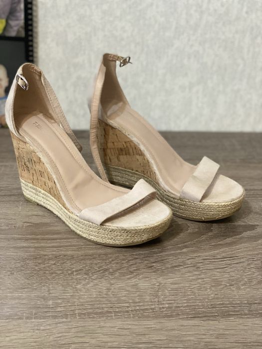 Продам женскую обувь