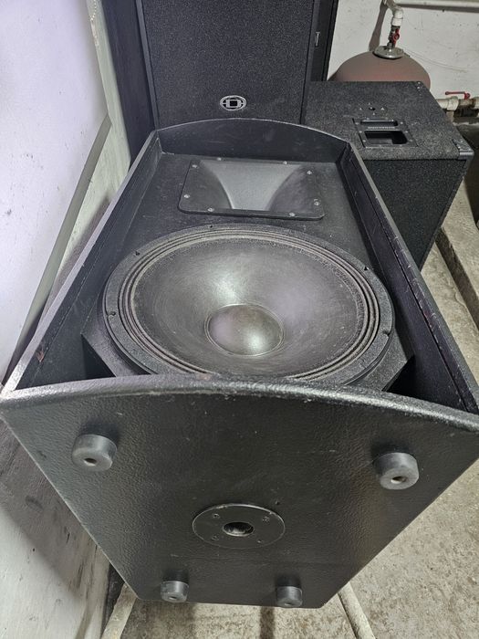 2 boxe profesionale Dynacord 600w