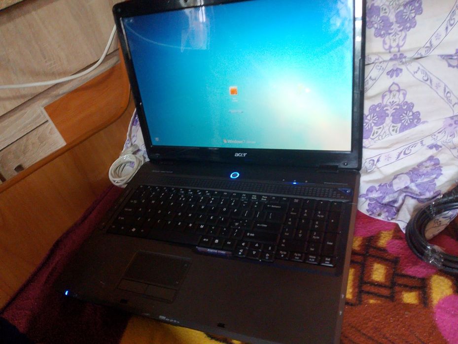 Vînd leptop la mîna a doua