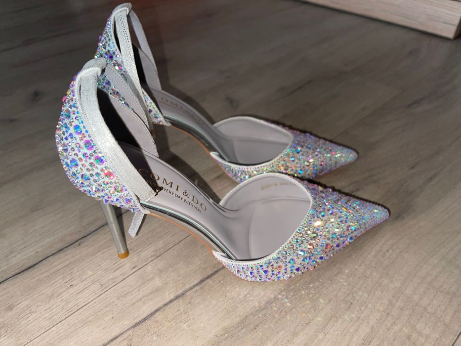 Шпильки со стразами