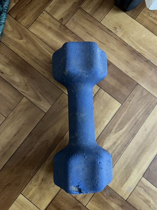 Продам гантелю