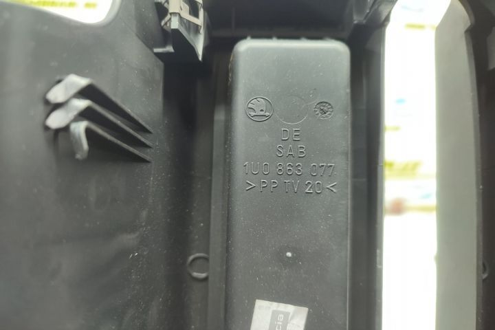 Ornament consola centrala maneta frana de mana 1u0863077 Skoda Octavia 1  [din 1996 pana  2000] ser