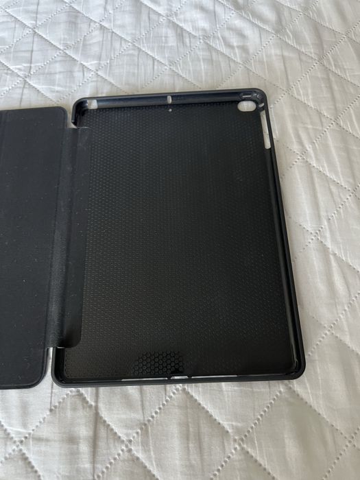 Продавам калъф / кейс за ipad 9,7 инча iPad Air 1/2, модел А1822, А1823