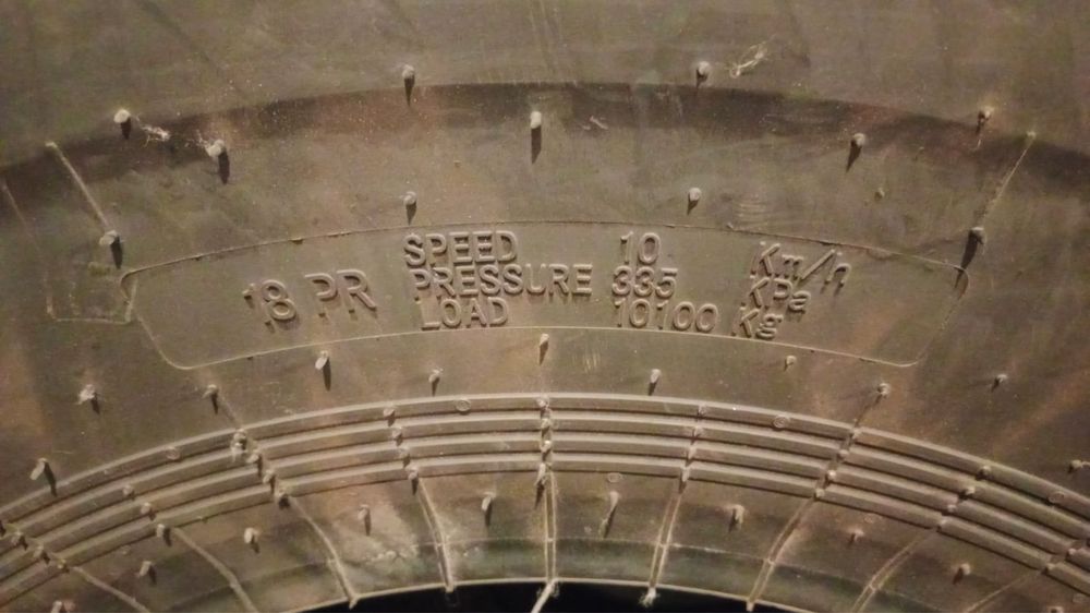 Шины на погрузчик 23,5 на 25