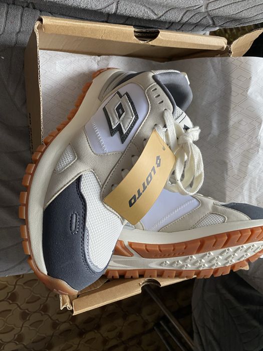 Продам кроссовки Lotto