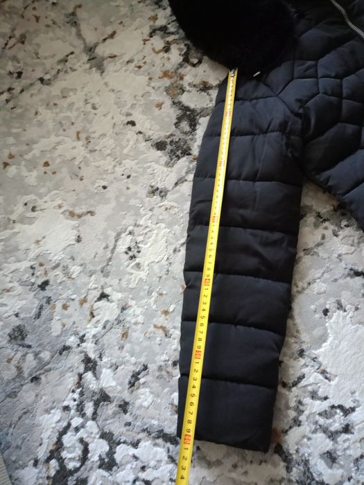 Geaca groasa L,este nouă, gluga și guler detașabil