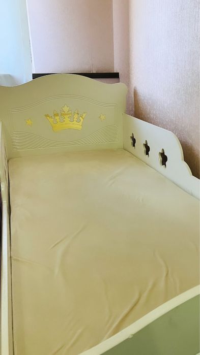 Bolalar   uchun  mebel ivory rang holati ideal