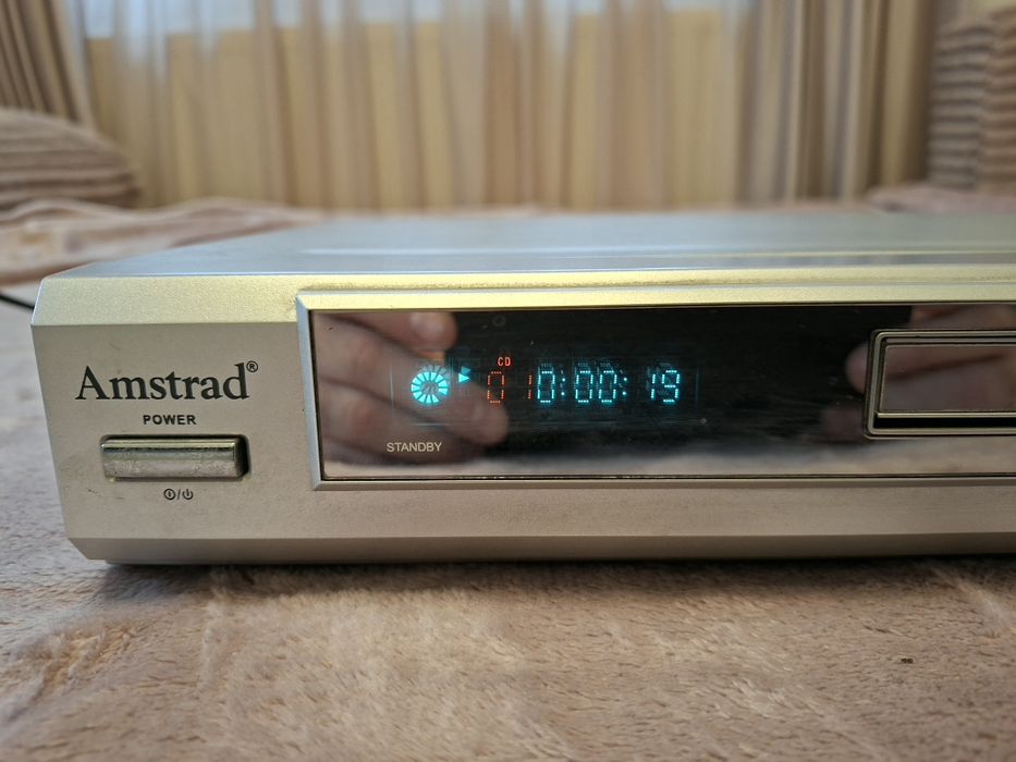 DVD Amstrad cu telecomanda.