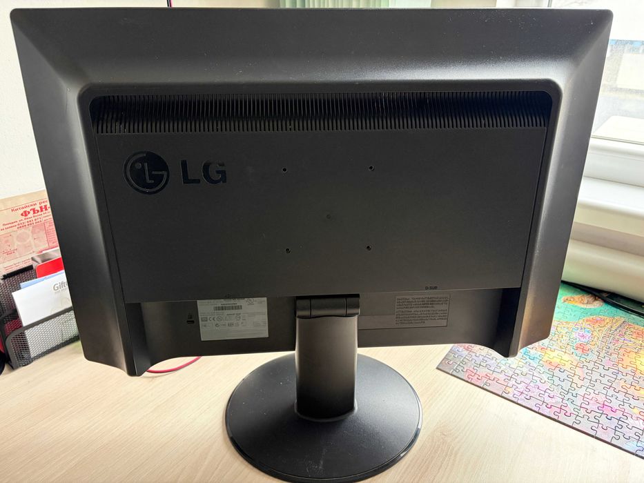 Продавам монитор 22" LG 2234S-BN